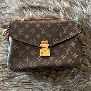 Pochette Metis LV